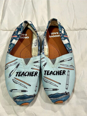 Groove Bags Teacher Print Slip-On Canvas Shoes Blue & White US 6.5